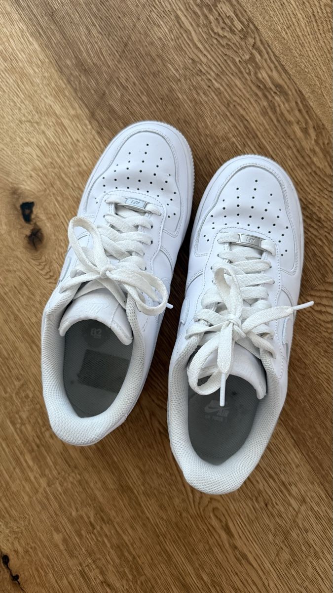 Nike Herrenschuhe: Nike Air Force 1 Size 40.5 – Gebraucht aus Boswil von hey.itsme 1