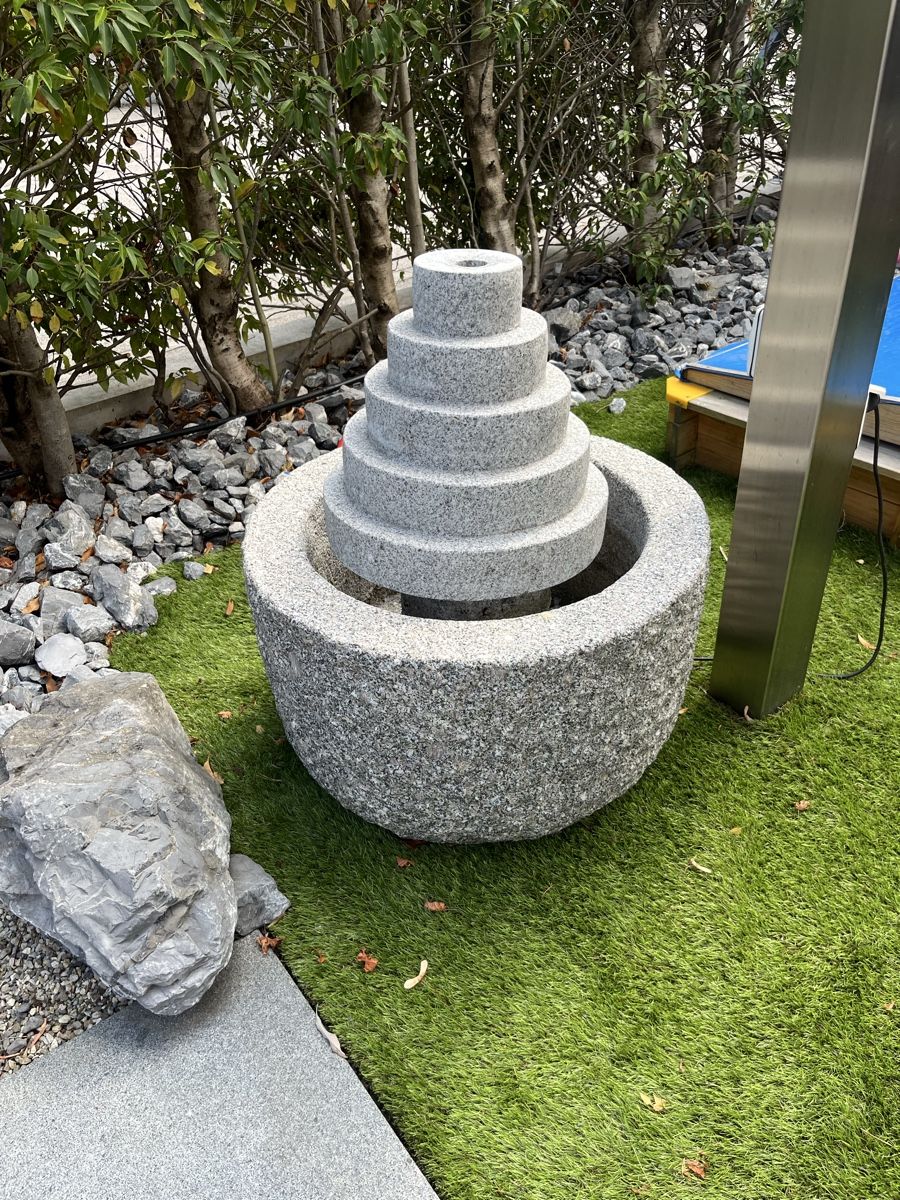 Granit Brunnen Stein mit mehreren Ebenen Gartendekoration (Gebraucht) in Pratteln für CHF 800 – nur Abholung auf Ricardo kaufen