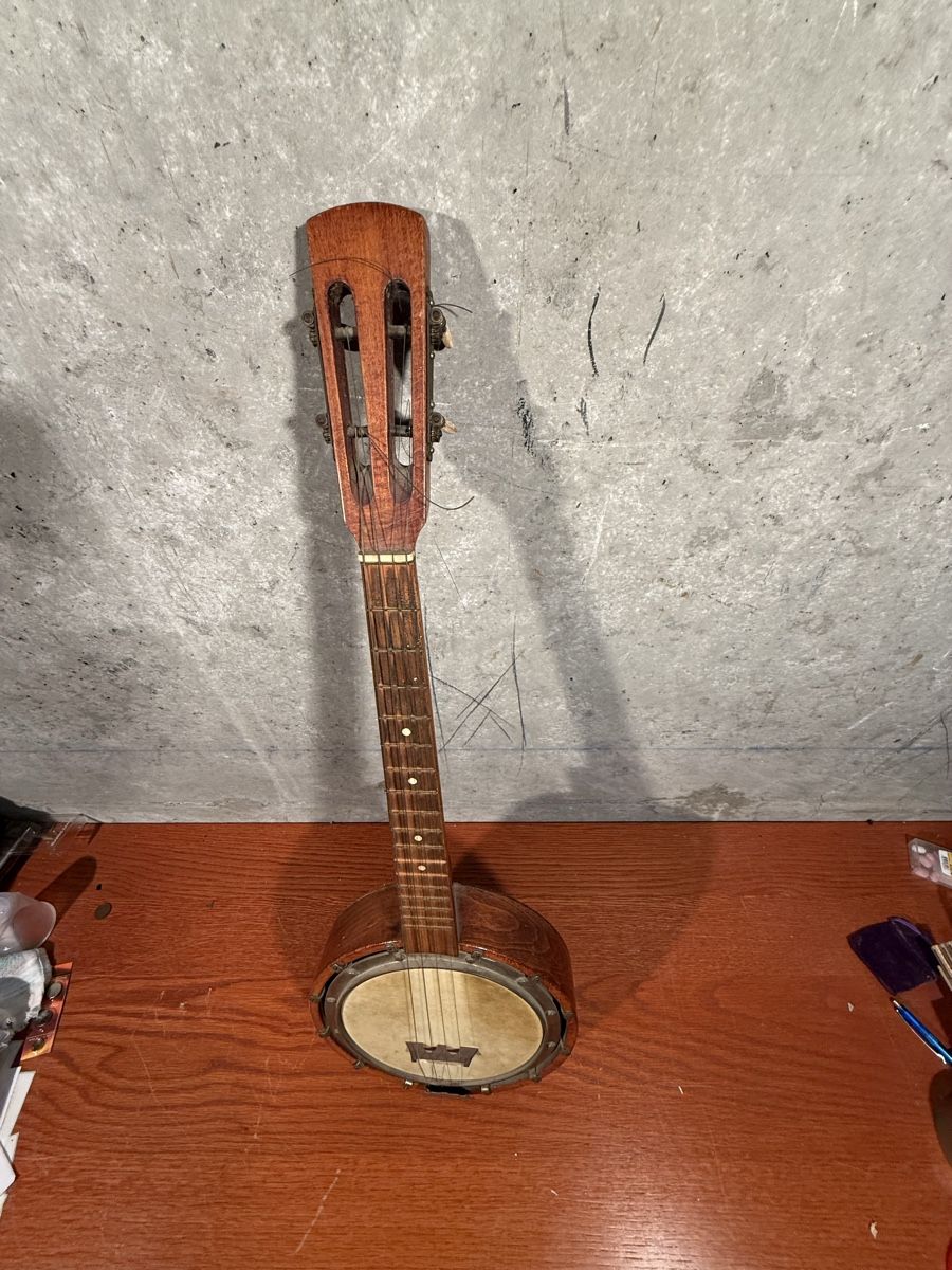 Vintage Strumenti musicali: Banjo vintage  avec étui, – Usato da Lausanne venduto da artnouveau04
