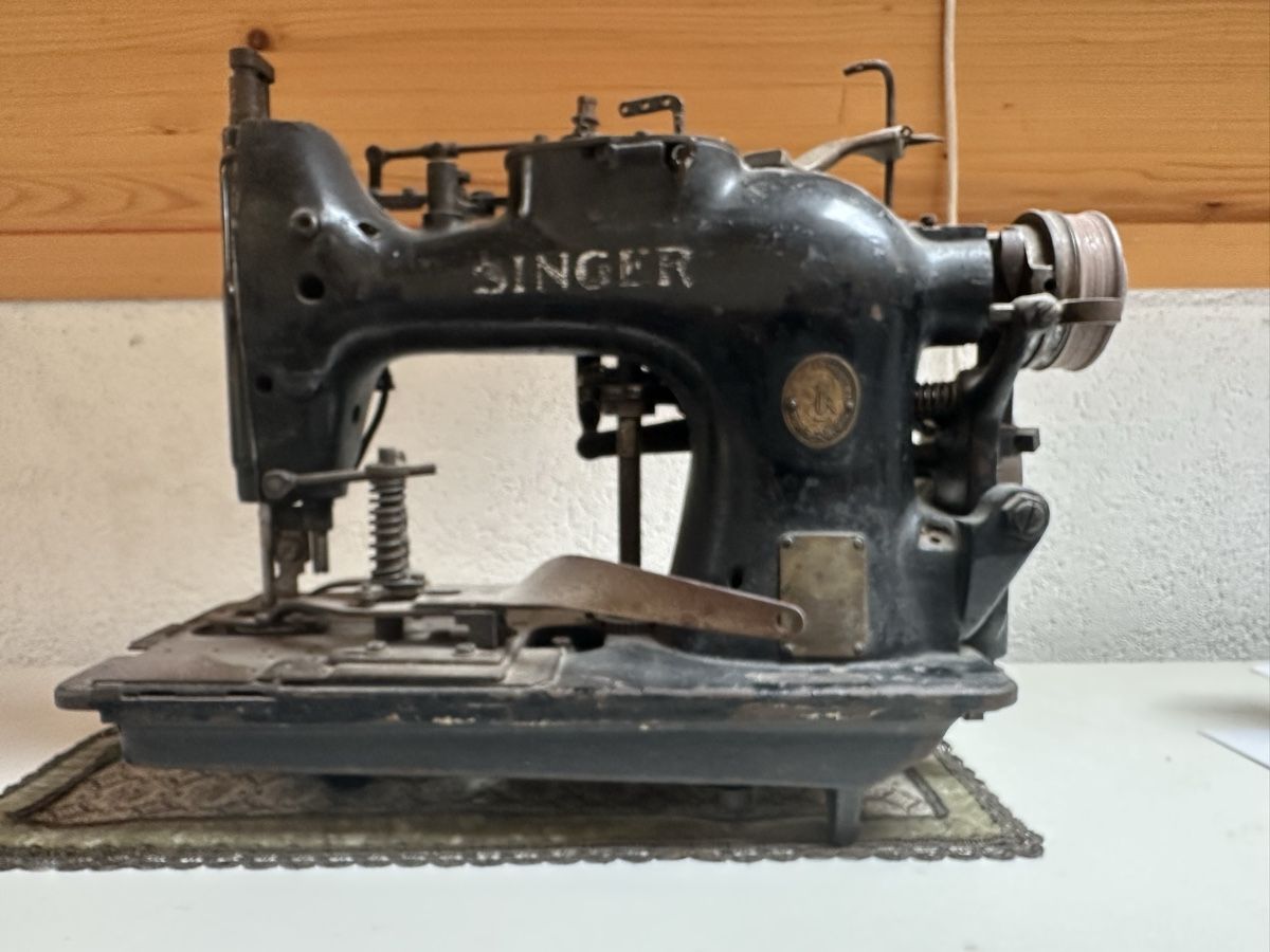 Singer Nähmaschinen: Antike Singer Nähmaschine, Modell 71-6, Deko-Objekt 🧵🪡 – Gebraucht aus Oensingen von Onuk1
