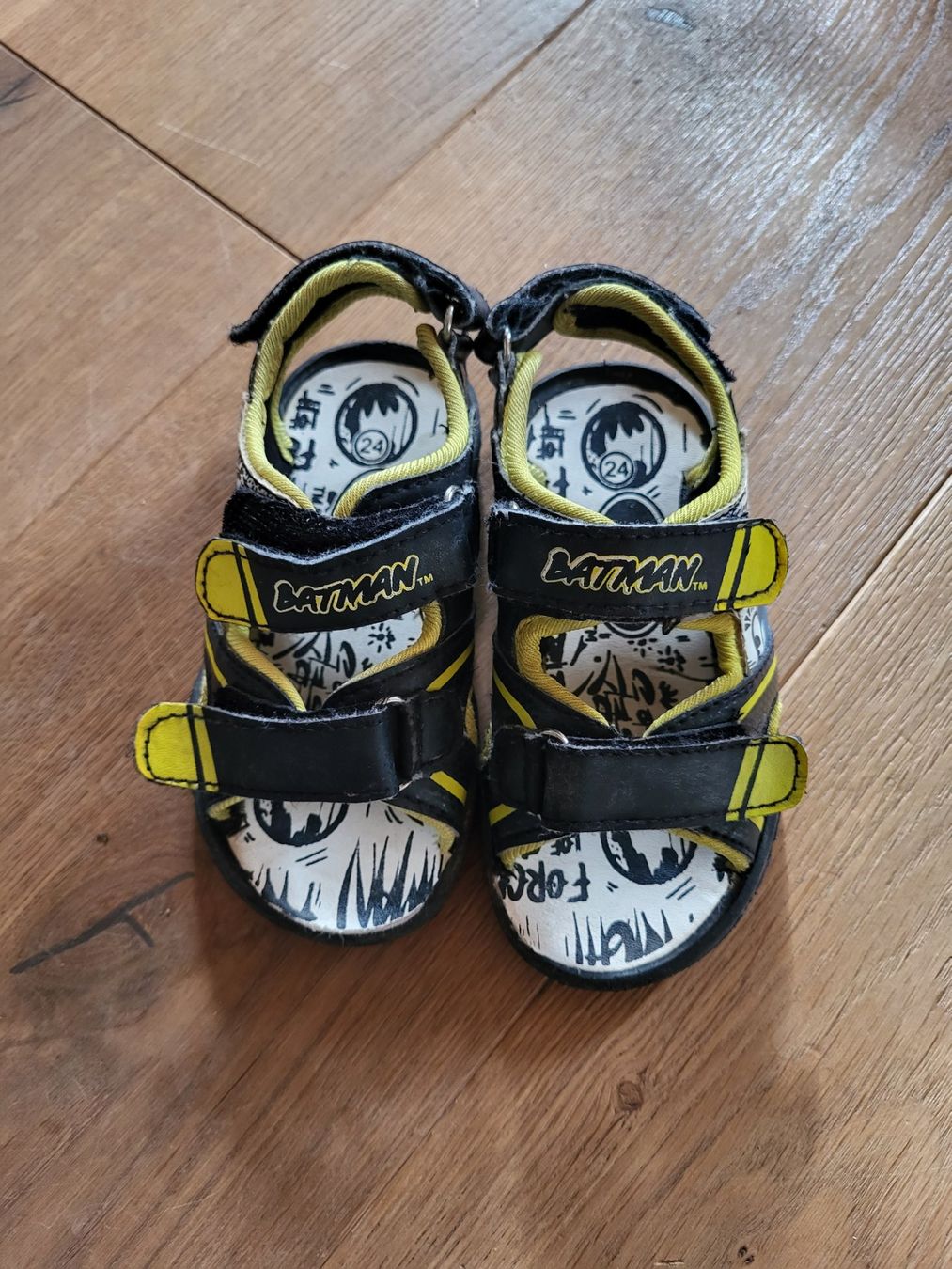 Scarpe per ragazzi: Sandalen von Batman gr. 24 – Usato da Jona venduto da Dunschere86 1