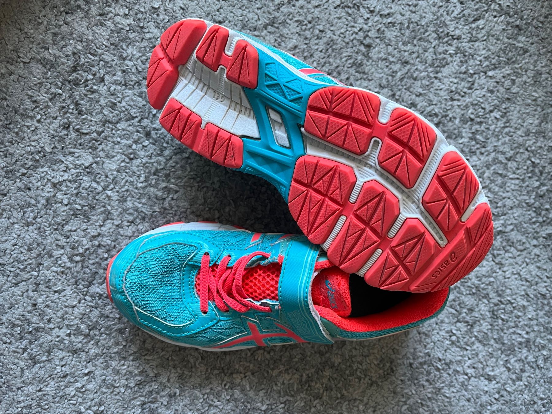 Asics Schuhe für Mädchen: Asics Kinder-Sportschuhe Gr. 33.5 – Gebraucht aus Subingen von chaenunr1 1