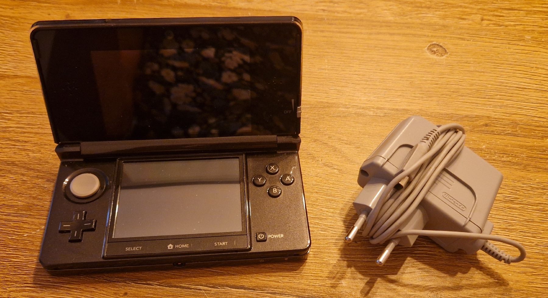 Nintendo Console: Nintendo 3DS (très peu utilisé comme neuve) – Nuovo (secondo la descrizione) da Couvet venduto da Pioune