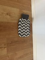 Wärmflasche mit Strickbezug