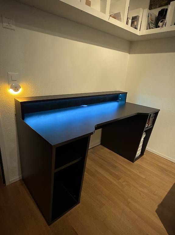 Schreibtische: Gaming-Schreibtisch FOR PLAYER mit LED  – Gebraucht aus Schlieren von Denda01 2