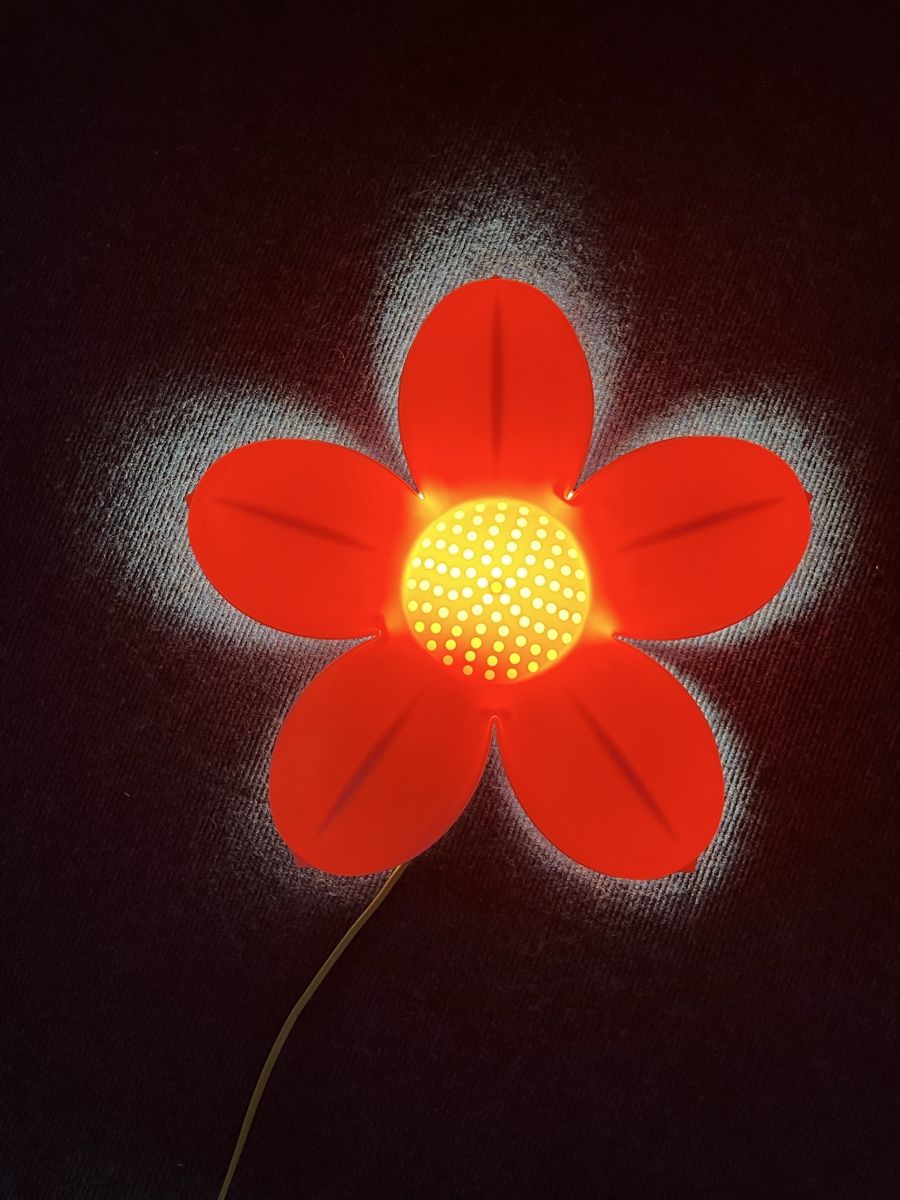 Ikea Lampade: Wand-Blumenlampe von Ikea Kinderzimmer – Usato da Zürich venduto da Sharonsimona 2