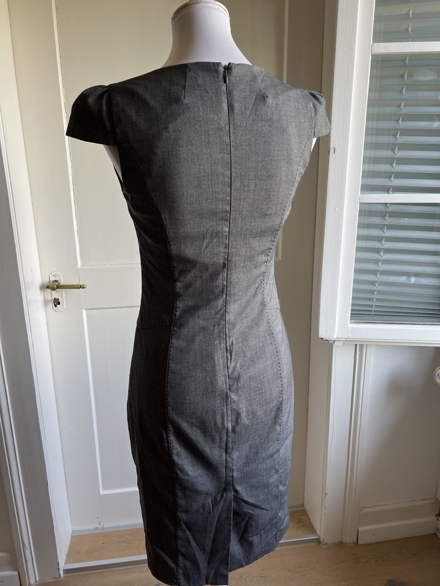 Vestiti: neu: Kleid, Grau, Gr. 36, Figurbetont – Nuovo (secondo la descrizione) da Oensingen venduto da SchickeDame 3