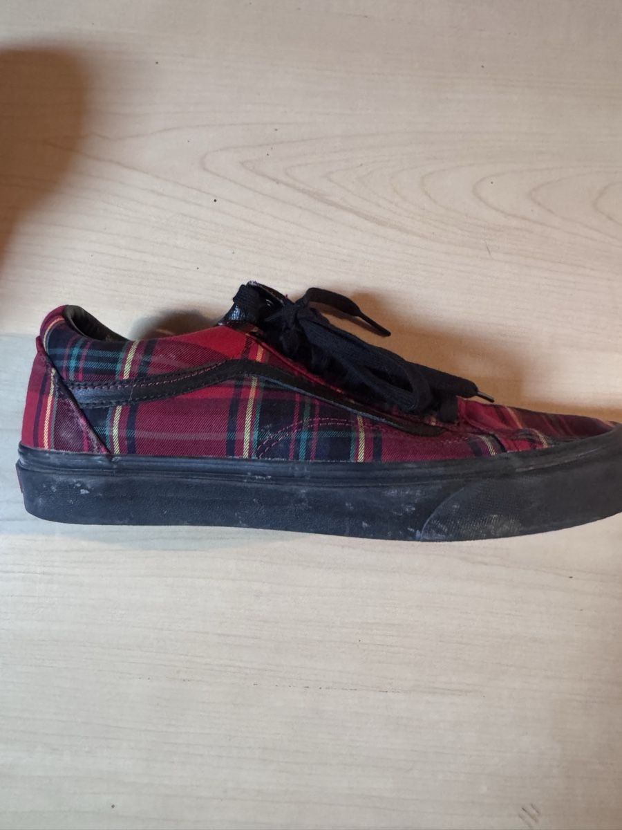 Vans Herrenschuhe: Vans Old Skool, Grösse 42.5, rot kariert-! – Gebraucht aus Bäretswil von clothes-freak 1