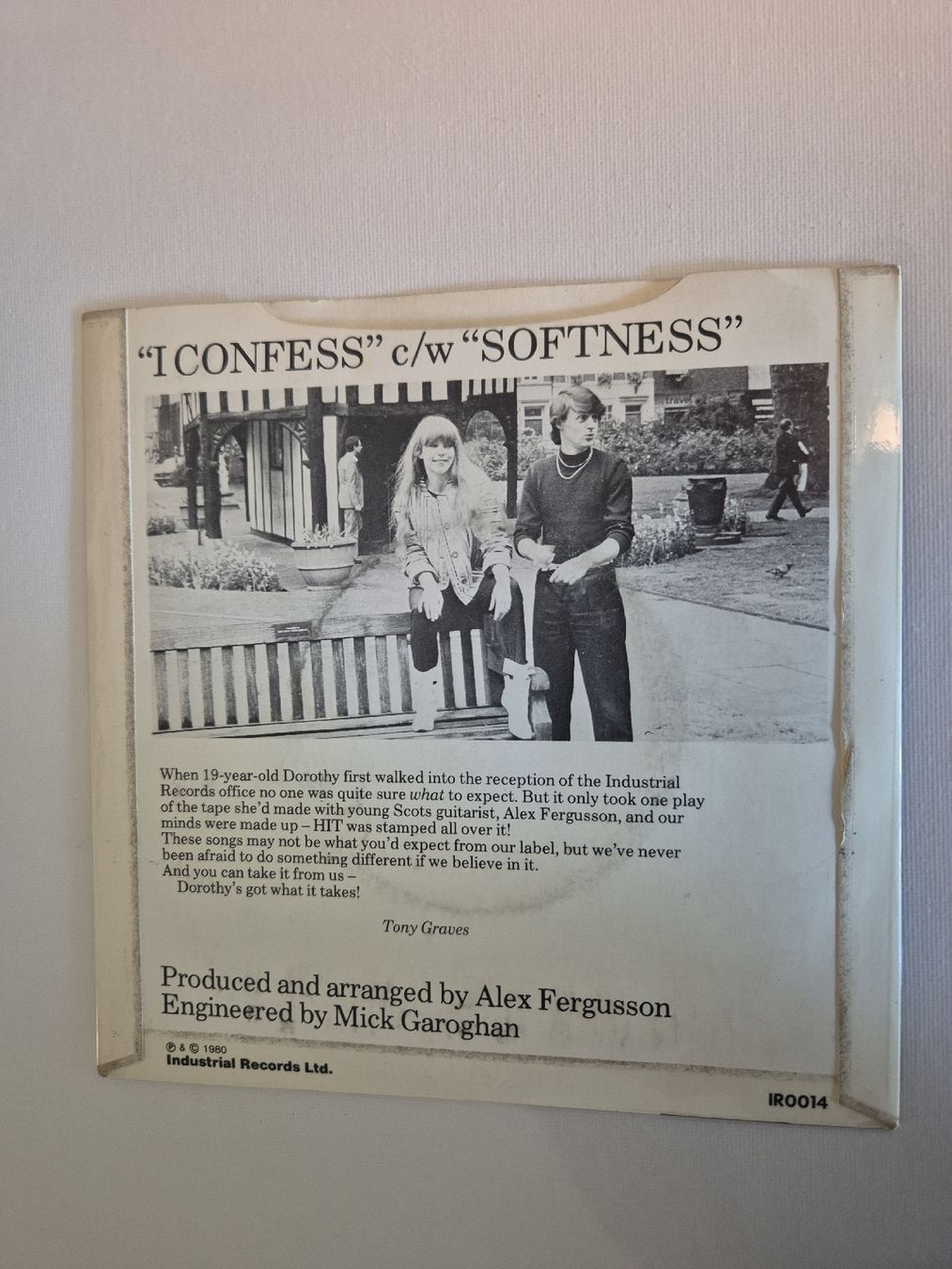 Dischi in vinile: Dorothy -  I Confess /  Softness - Single 7 – Nuovo (secondo la descrizione) da Uster venduto da newwave0 1