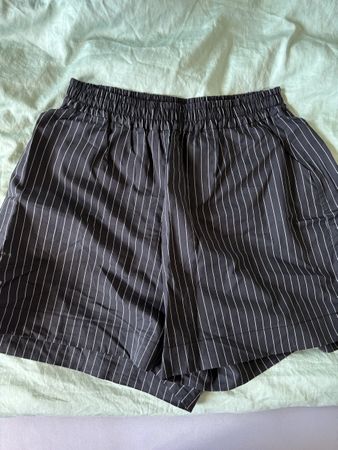 Dariadéh short pants black striped