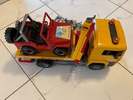 Abschleppwagen MAN mit Jeep Spielzeug wie NEU