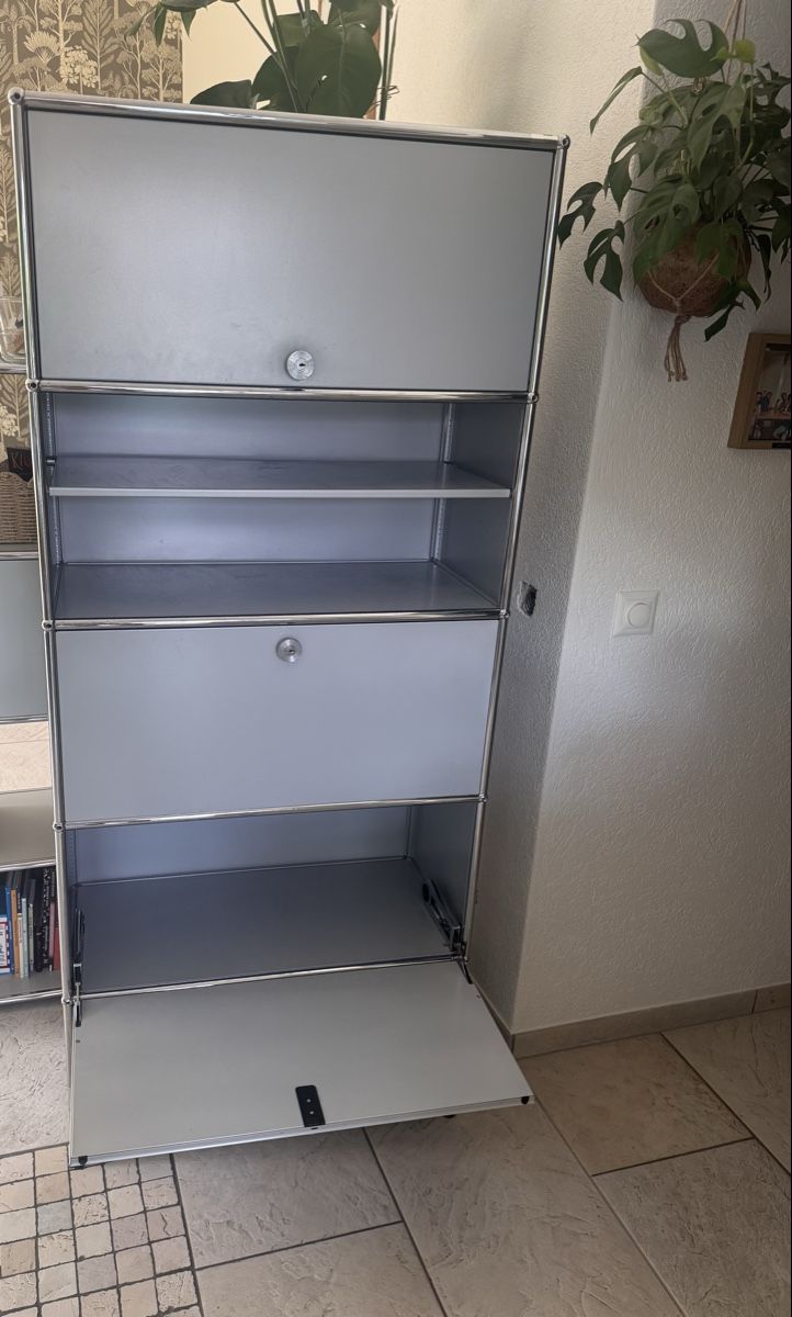 USM Étagères: UsM Haller Vitrine silber 5 Elemente – D'occasion à Münchenbuchsee par LuiConte 1