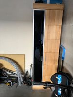 Massiver Garderobenschrank
