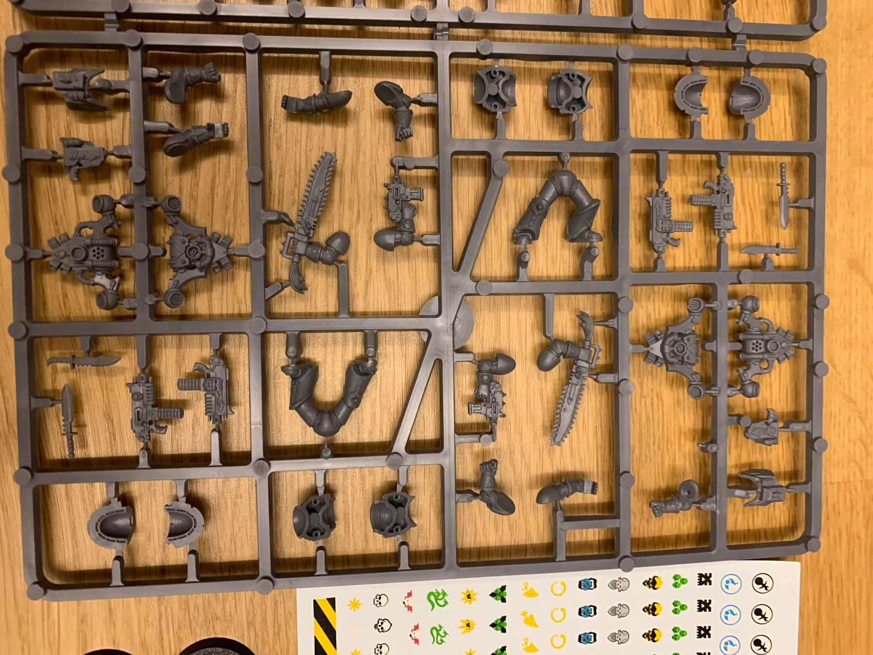 Statuette: Warhammer 40000 Chaos Space Marines – Nuovo (secondo la descrizione) da Winterthur venduto da Compiorg 2