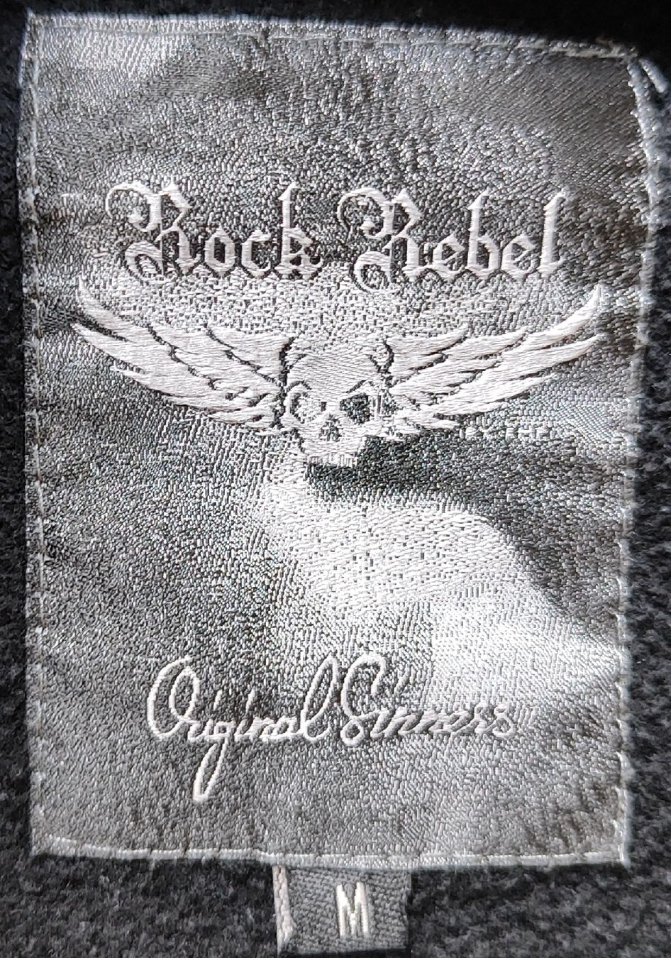 Pullover & Sweatshirts: Pull à capuche Rock Rebel – Gebraucht aus Ursy von Sebastien-85 2