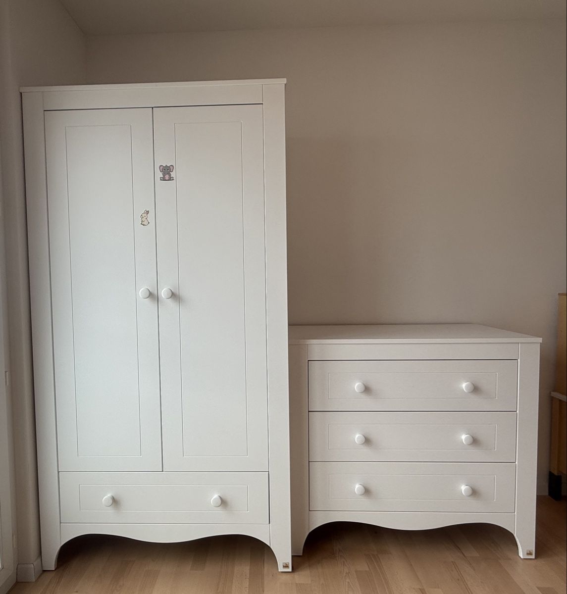 Armadi: Kinderzimmer Set, Kleiderschrank, Kommode & Bett – Usato da St. Gallen venduto da gat_kp29