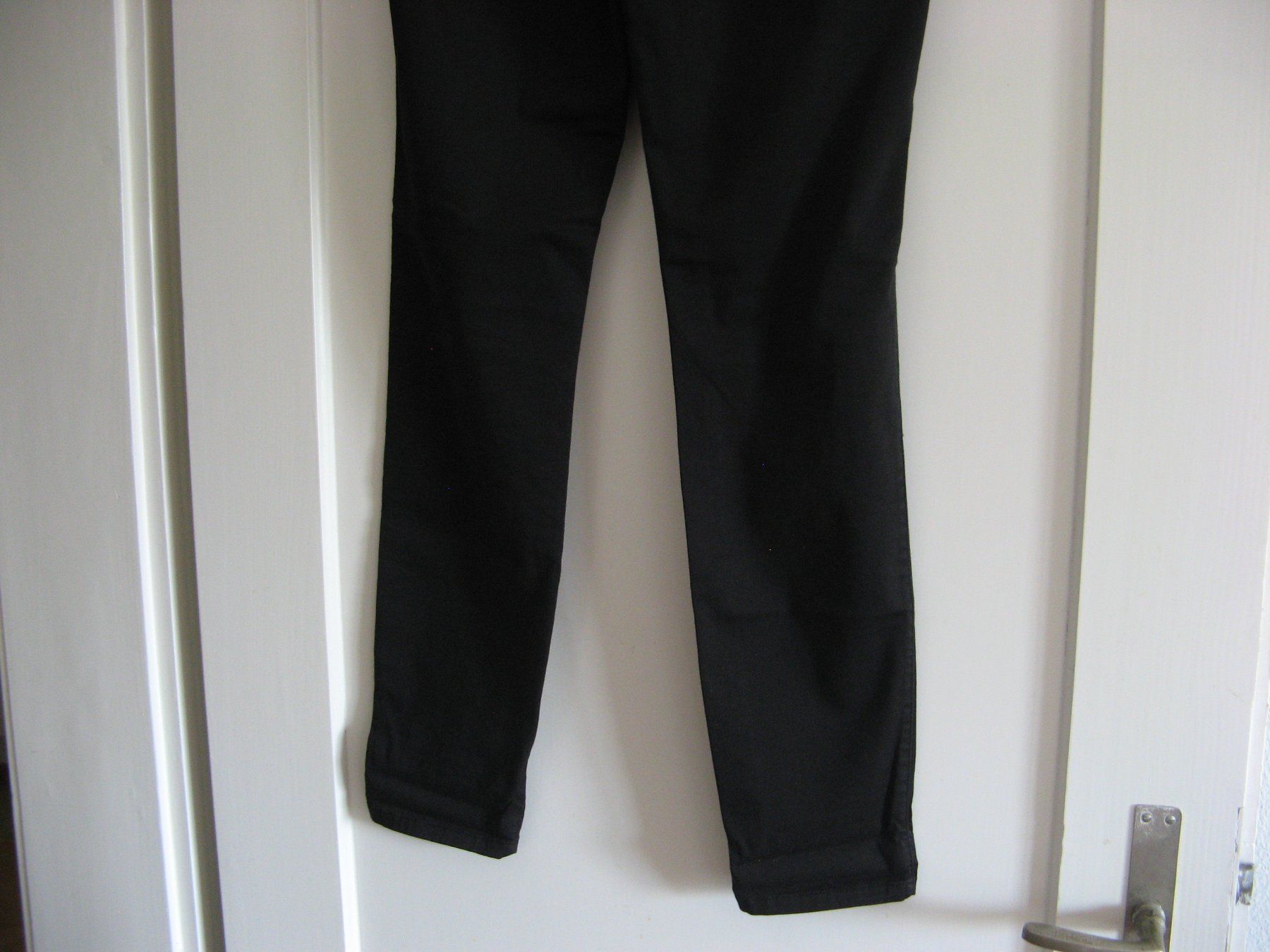 Sisley Pantaloni: Sisley Hose schwarz Gr. W29, L30 – Usato da Zürich venduto da apil 7