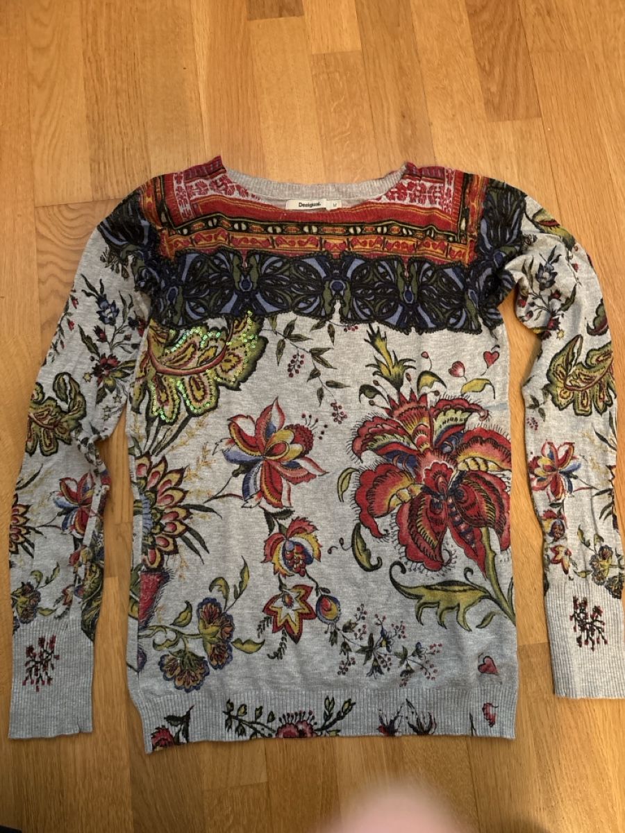 Desigual Pulls & Sweat-shirts: Desigual Pullover bunt mit Blumenmuster Grösse M – D'occasion à Basel par clemens2 4