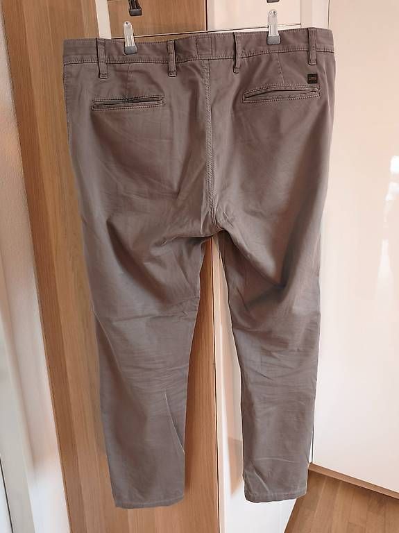 Hugo Boss Pantaloni: Boss Chinos, Gr. 38/32 – Usato da Niederrohrdorf venduto da RainerW79 1