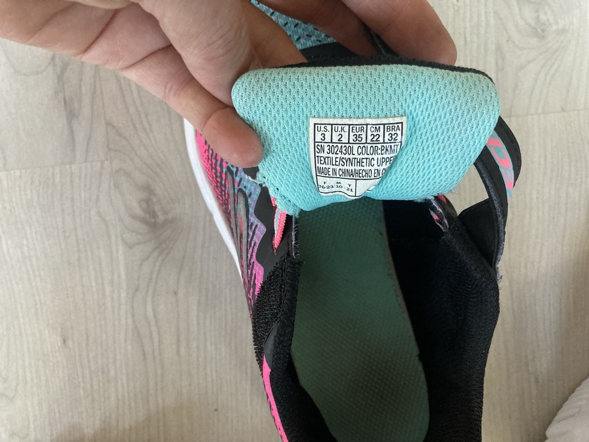 Skechers Schuhe für Mädchen: Turnschuh Skechers 35 – Gebraucht aus Amden von Karplusan 5