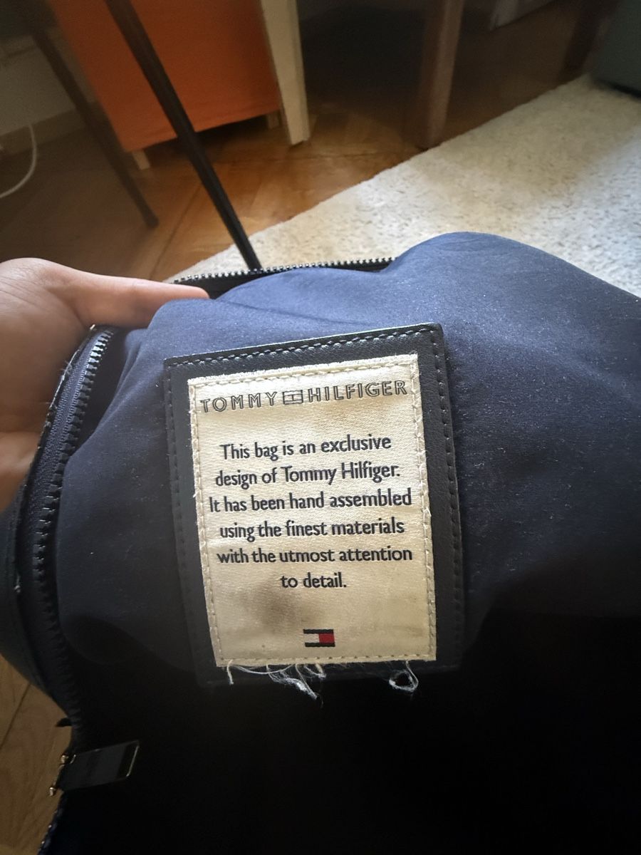 Tommy Hilfiger Rucksäcke: Sac à dos Tommy Hilfiger bleu marine – Gebraucht aus Villars-sur-Ollon von rom_852b 8