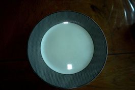 1 UNC alte Porzellan Teller. Sehr elegant