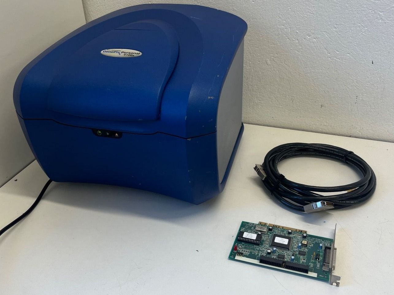 Accessori da laboratorio: Axon Labs GenePix Personal 4100A inkl. SCSI Interface Karte – Usato da Niederdorf venduto da LeptonAG_Labor