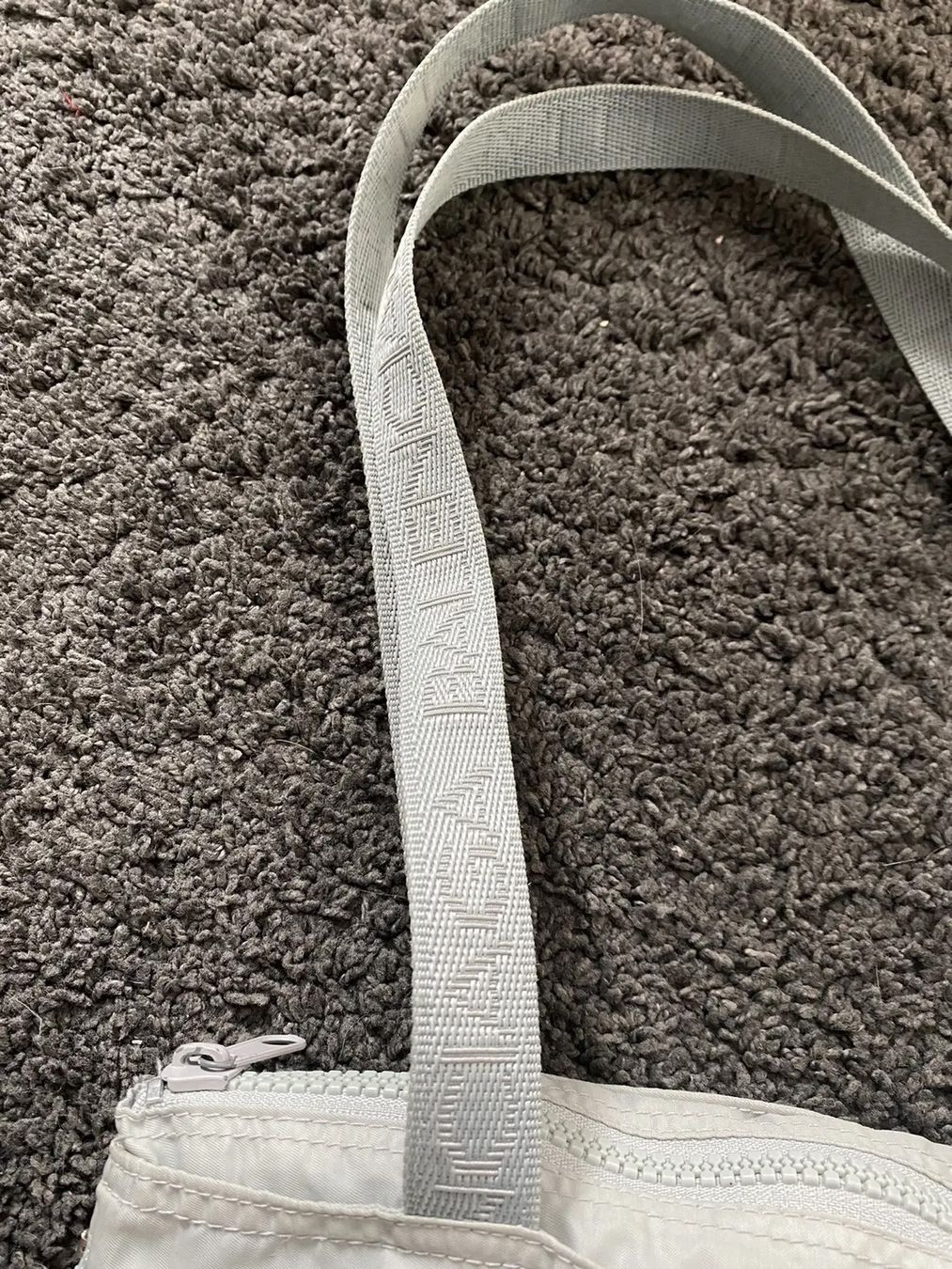 Balenciaga Borse: Balenciaga seafoam nylon bag cargo multi pocket – Usato da Zuchwil venduto da hok_98 2