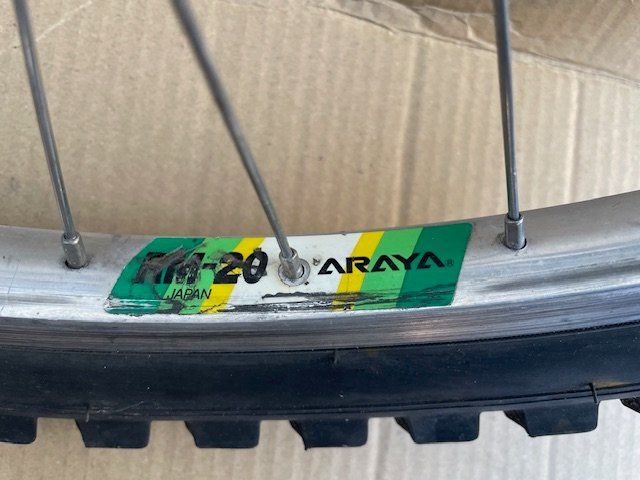 Pièces détachées: Roue avant vélo 26' – D'occasion à Ursy par DK8 1