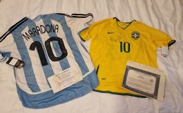 2 signierte Originalshirts Pele und Maradona mit Zertifikat