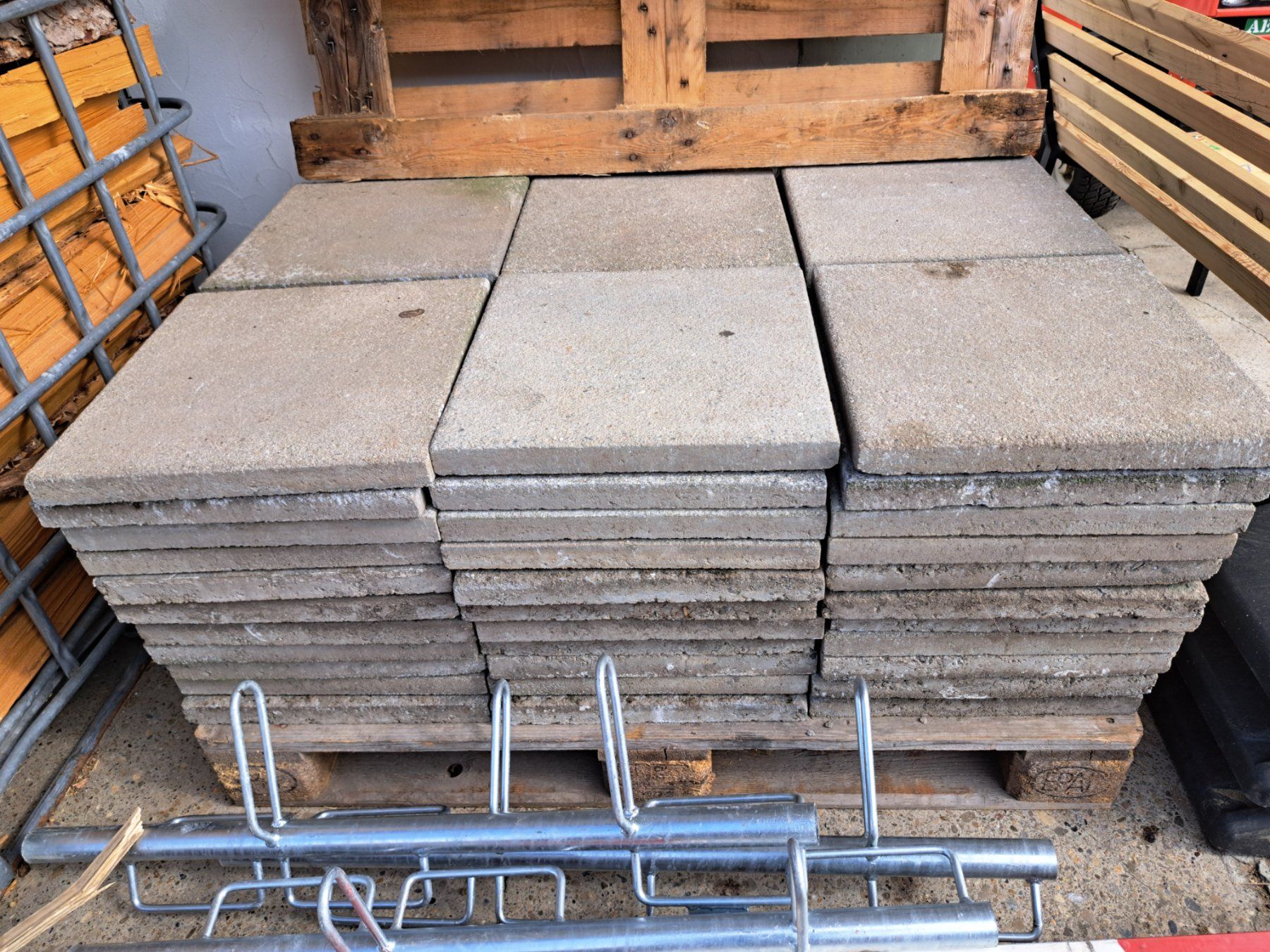 Rivestimenti per pavimenti: Gartenplatten 40 x 40cm – Usato da Sumiswald venduto da pult