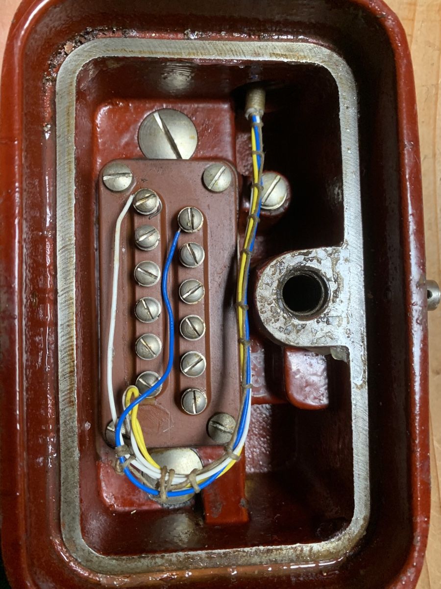 Stecker: Multiplexkasten 2x2 aus Bunker der CH Armee – Gebraucht aus Goldingen von Bergler012 1