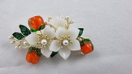 Elegante Haarspange mit weissen Blumen und Perlen 618