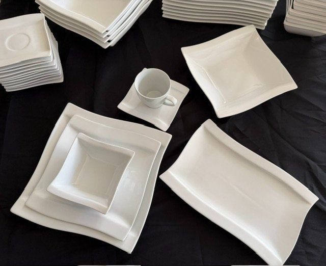 Set di piatti: Tafelservice 70 Teilig – Usato da Buch am Irchel venduto da 19HCD21 1