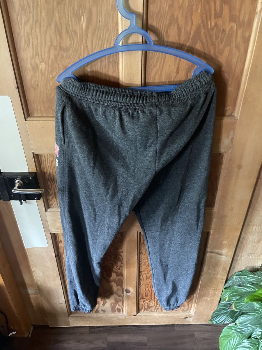 Hosen: Trainer Hose London – Neu (gemäss Beschreibung) aus Lenk im Simmental von banane50626 1