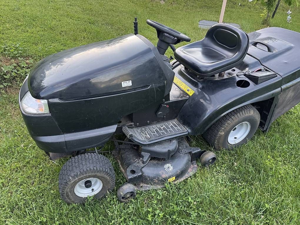 Tagliaerba: Rasentraktor mit 18.5Ps Briggs & Stratton Motor – Usato da Leuggern venduto da Darwin016 1