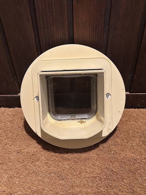 Chatières: Katzenklappe / Katzentür Sureflap  – D'occasion à St. Niklausen LU par extrawelt 1