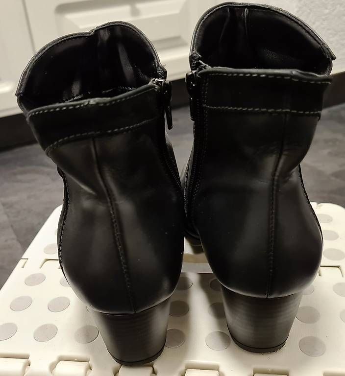 Scarpe da donna: Medicus Lederstiefelette Gr. 4.5 – Usato da Rickenbach b. Wil venduto da cornetta 3