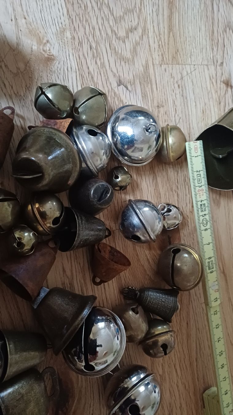 Campanacci mucche: 36 Verschiedene Glöckli – Usato da Flawil venduto da Naphtali 3