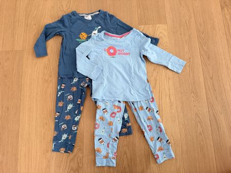 2x Pyjama Gr. 98/104