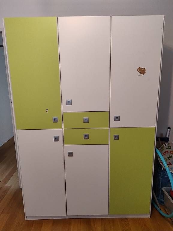 Armoires: Kleiderschrank/Kinderzimmer  – D'occasion à Zürich par svi_dkg2
