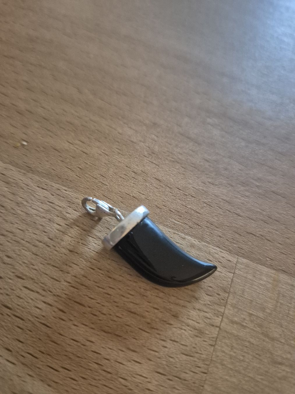 Thomas Sabo Anhänger: Schwarzer Thomas Sabo Anhänger Zahnform – Gebraucht aus Luzern von bam_qr5p