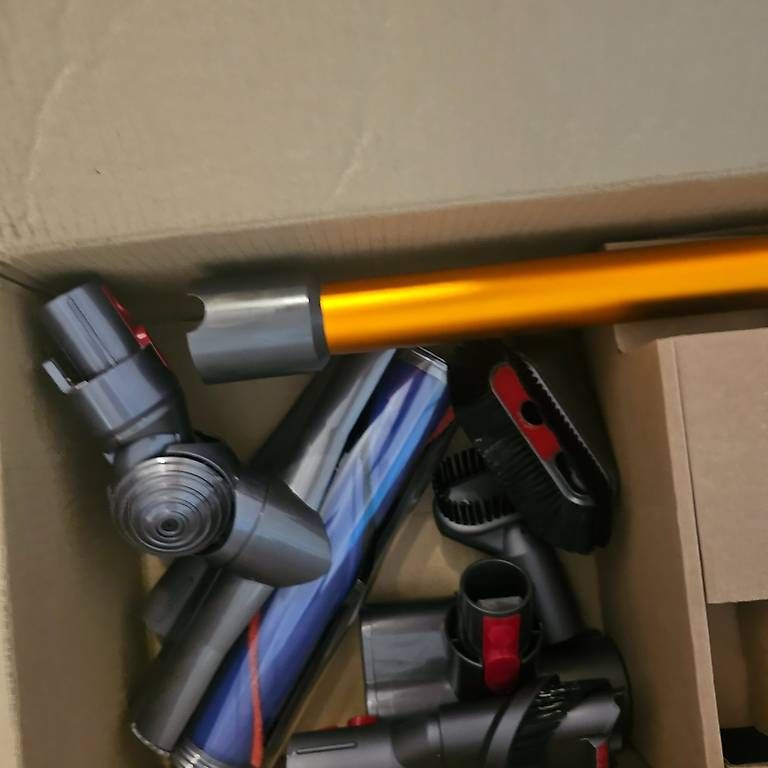 Dyson Aspirapolveri & Accessori: Dyson V10nouvel – Usato da Plan les Ouates venduto da Ana_s21 1