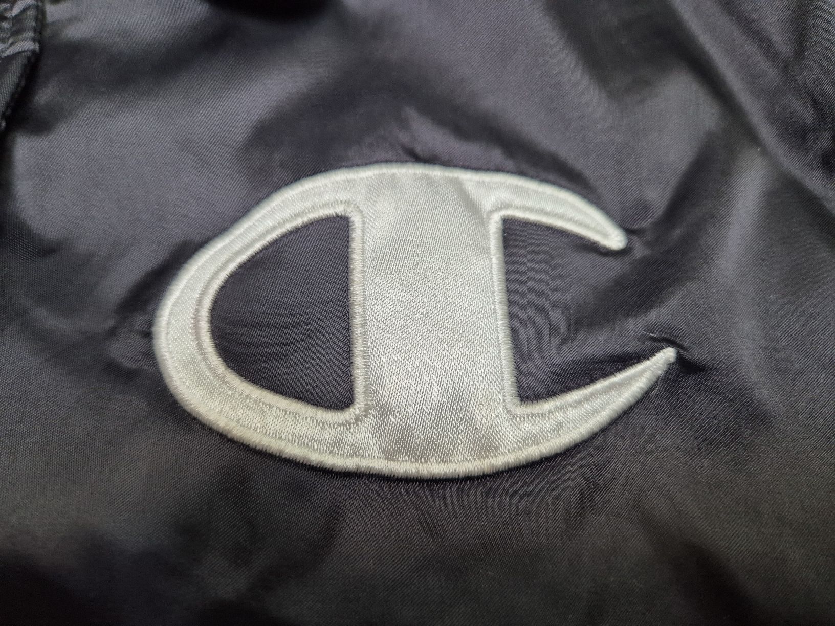 Champion Giacche: Champion Jacke Satin Schwarz Grösse L – Usato da St. Gallen venduto da CaliSunshine 2
