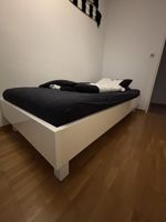 Bett mit Lattenrost 