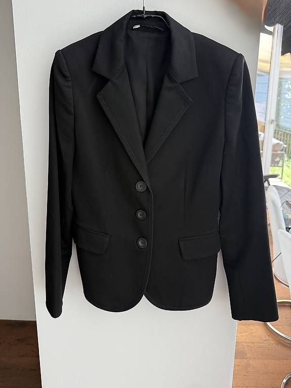 Salvatore Ferragamo Giacche: Salvatore Ferragamo black blazer 36/38EU – Nuovo (secondo la descrizione) da Zürich venduto da Vera_Ma 1