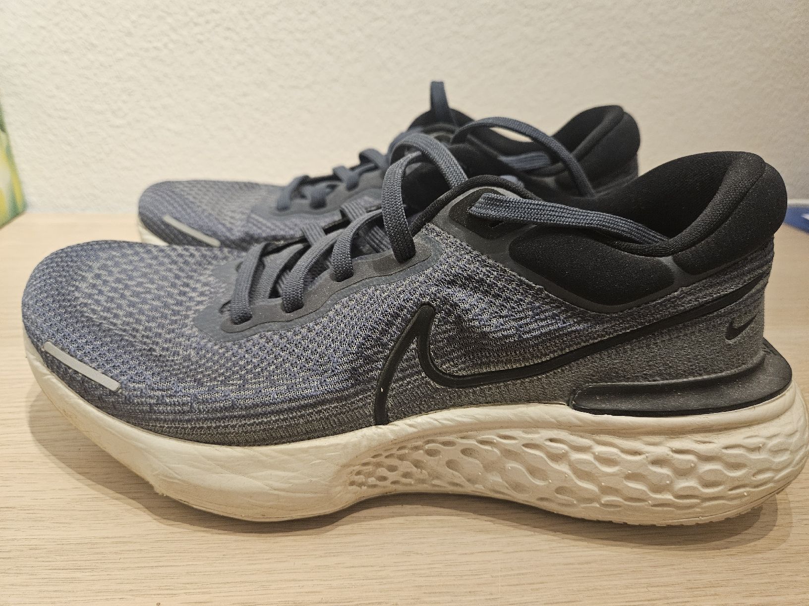 Nike Herrenschuhe: Nike ZoomX Invincible Run Flyknit 46 used – Gebraucht aus Wallisellen von Duranduran