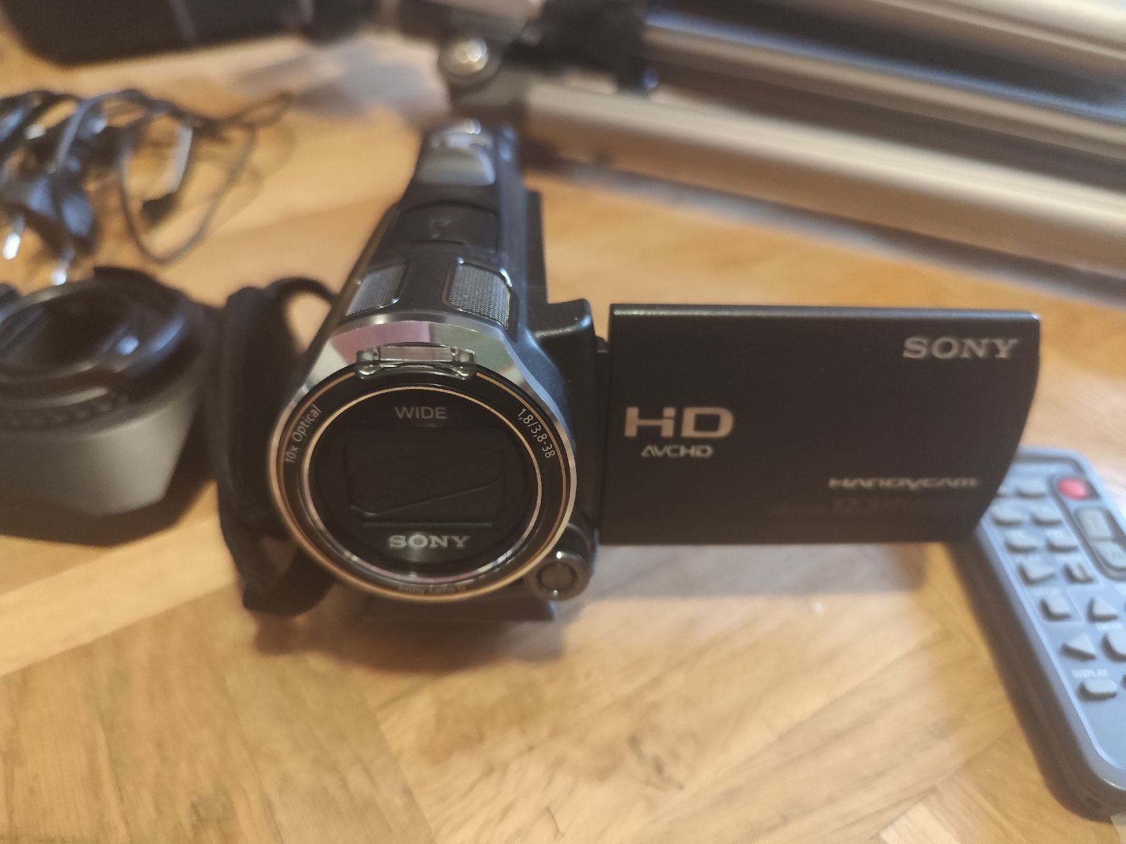 Sony Videocamere: Sony Handycam HDR-CX 700 inkl. Stativ – Usato da Nidau venduto da lpilloud 1