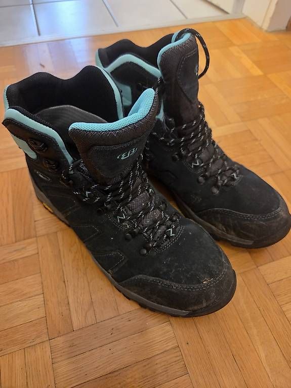 Scarpe da donna: Leichte Wanderschuhe Damen Grösse 42 – Usato da Zürich venduto da Le1