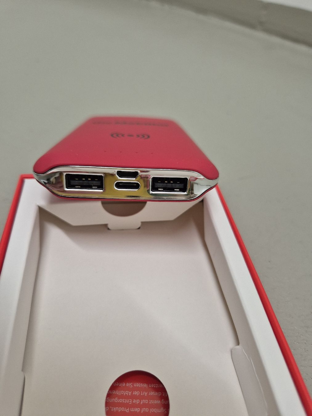 Ladegeräte: Wireless Powerbank Mobiliar mit Ladekabel – Neu (gemäss Beschreibung) aus Niederbipp von rainbow1003 2